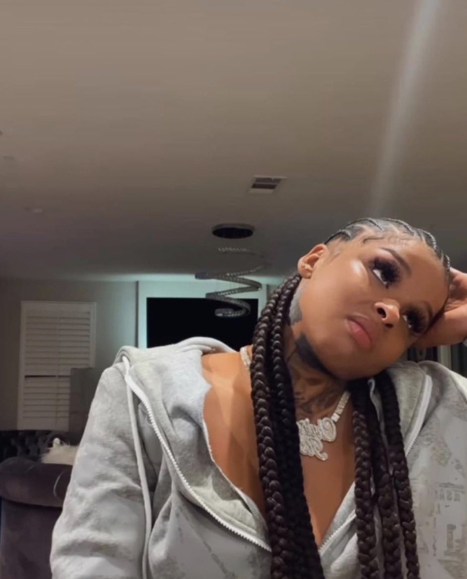 veeeheree's tweet photo. how i been feelin lately https://t.co/0mPAhM7j9R