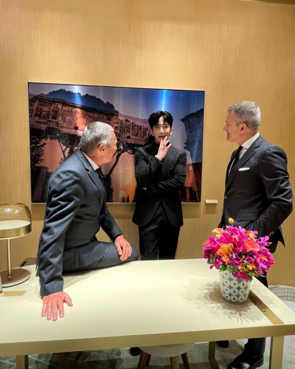 ansonlo_lo_'s tweet photo. @Bulgariofficial Congratulations for opening of the new flagship store in Hong Kong! Thanks for having #AnsonLo, he looks gorgeous with Bulgari Jewelry!
#Ansonlo#盧瀚霆 #Bulgari #BulgariJewelry
#HongKong https://t.co/d2Iwn7kaKs