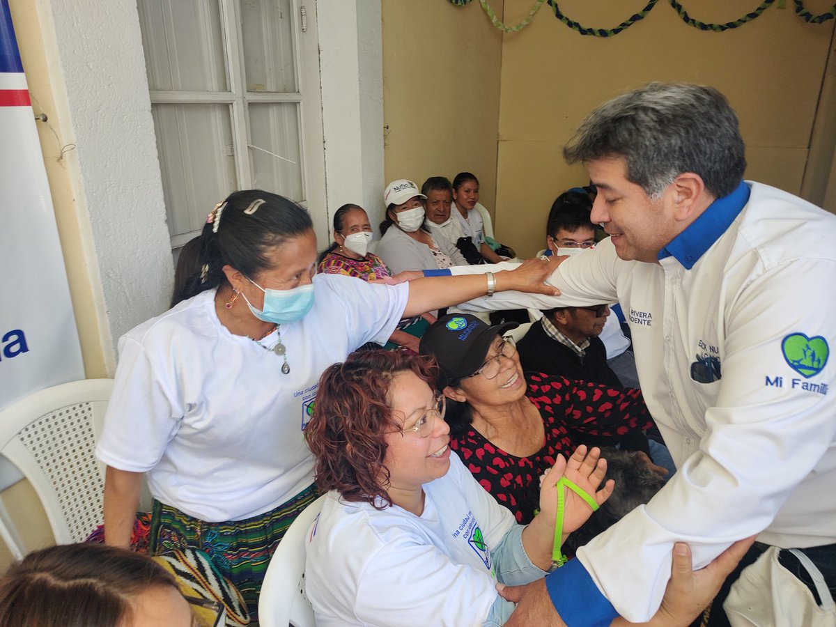 lavozdexela's tweet photo. ELECCIONES 2023 | Así se vive el cierre de la campaña electoral del partido Mi Familia con la participación del presidenciable Julio Rivera Clavería, el candidato a diputado Pedro Rojas, y el candidato a alcalde de Xela, Erick Nufio.
📷📲La Voz de Xela / Leonel Rodas https://t.co/zaIO9eKfQP