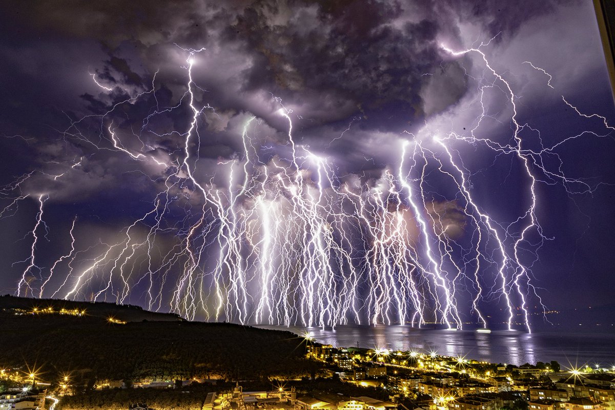 severeweatherEU's tweet photo. Incredible lightning stack photo composite over Mudanya - Bursa - Turkiye on June 16th, 2023. Photo by Uğur İkizler https://t.co/YMsQRUO3U4