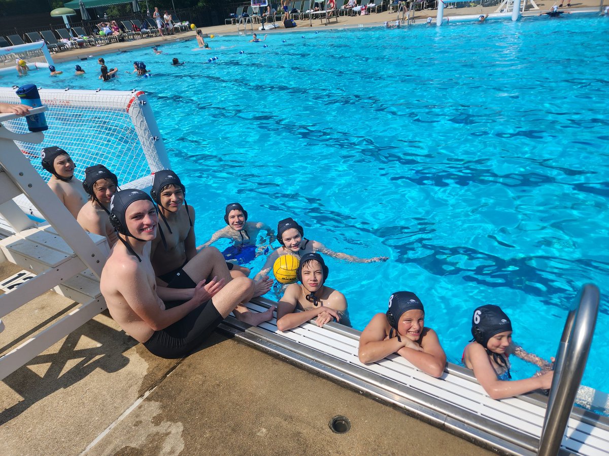 Great scrimmage on Saturday for 14U! We love playing in the sunshine! Thanks for hosting RFTC!
#windycitywaterpolo #sunshine #waterpolo #summertime #14u