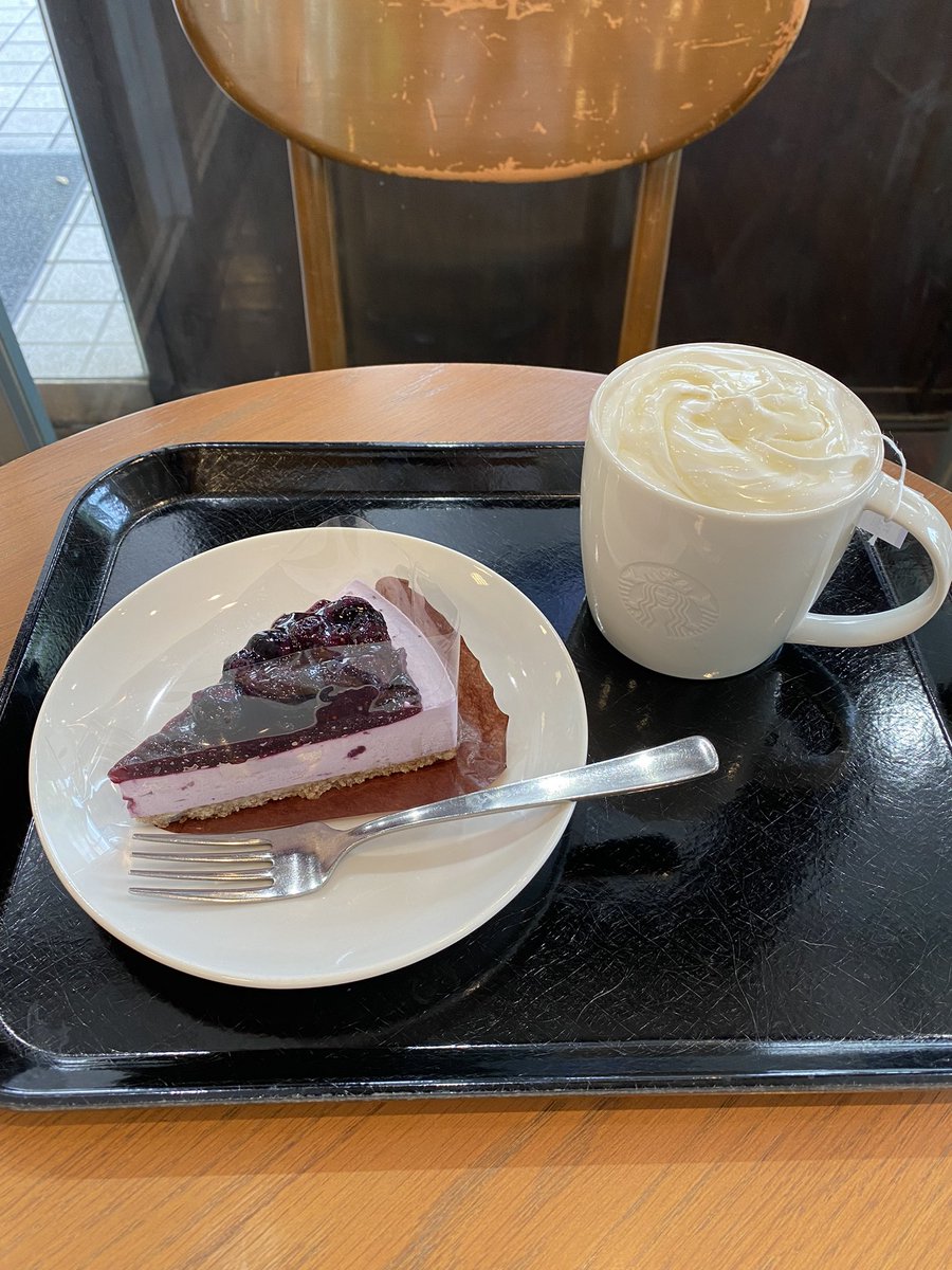afro_olllllllo's tweet photo. 週末のキャンプ疲れを癒すべく、大量の糖質を摂取している😇😇

ファミキャンってめちゃ楽しいけど、すんごい疲れるよな〜😇笑

#キャンプ好きと繋がりたい #キャンプ好きな人と繋がりたい https://t.co/F2AKUqnf0d