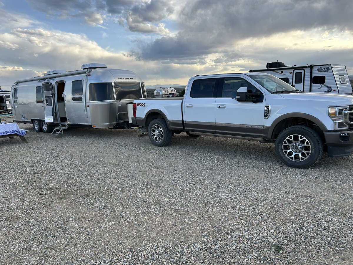 DallasNBishoff's tweet photo. @Airstream_Inc 

First trip … 30’ Flying Cloud Home Office … Taos, New Mexico. 

Need to start planning the next trip … this one was Awesome !!! https://t.co/MigkC9Cqw5