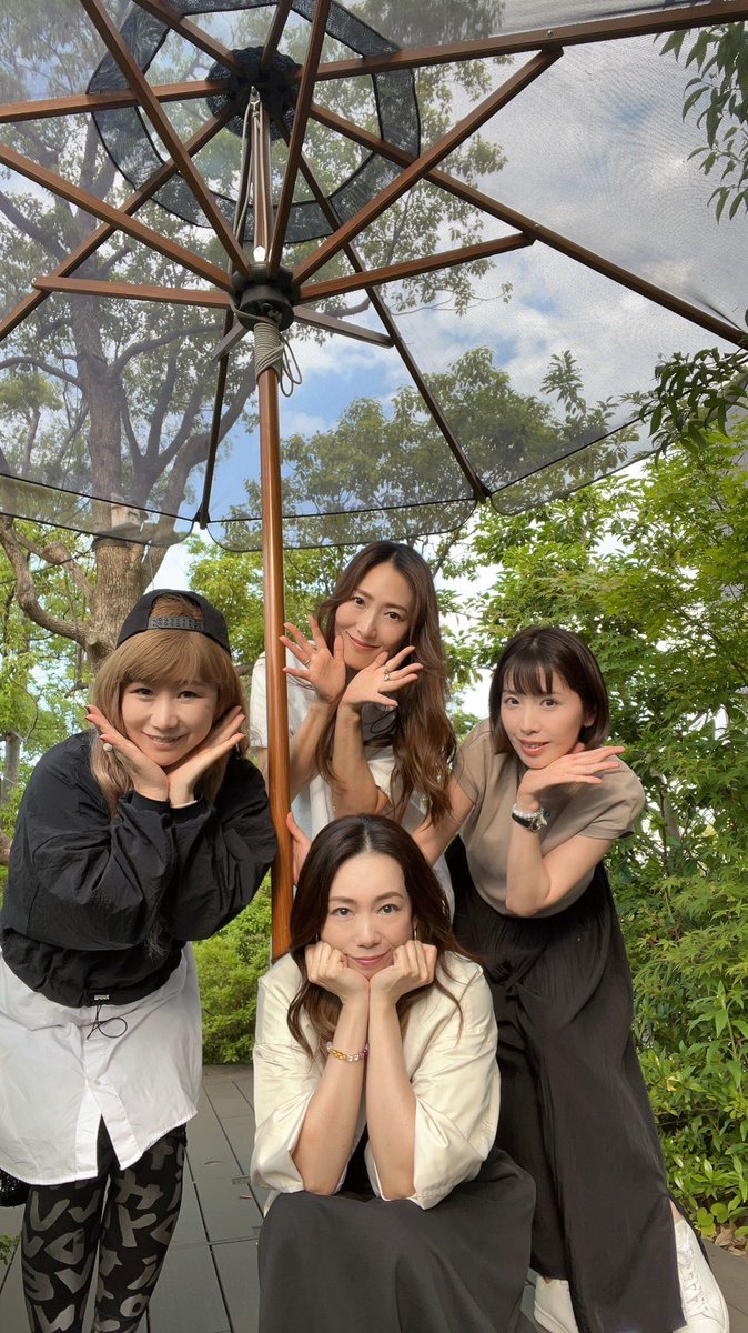 yuki_maeda_'s tweet photo. 先日、振付師のりょんりょんことRyonRyon先生とひっさしぶりにお会いしました❣️
個人的には私が参加したSALT5というユニットの曲を振付して頂きハロコンでも色々とお世話になり、懐かしい話に花が咲きました🌼最後めぐみちゃん踊り出して何の曲か当てるというクイズで盛り上がって爆笑🤣
りょん部会❤️ https://t.co/GAuxOxeob3
