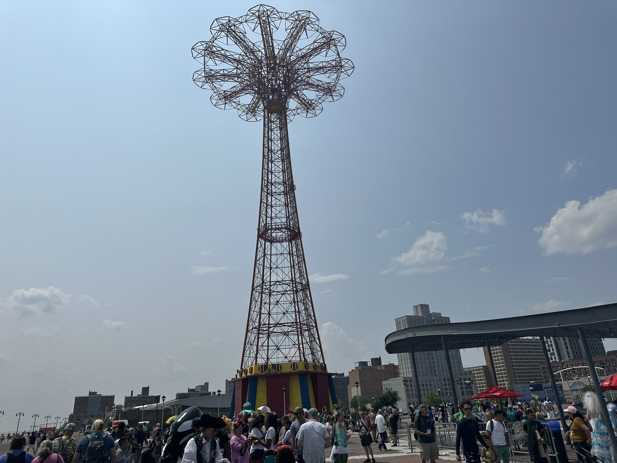 RandomRoman89's tweet image. Coney Island mermaid day 2023