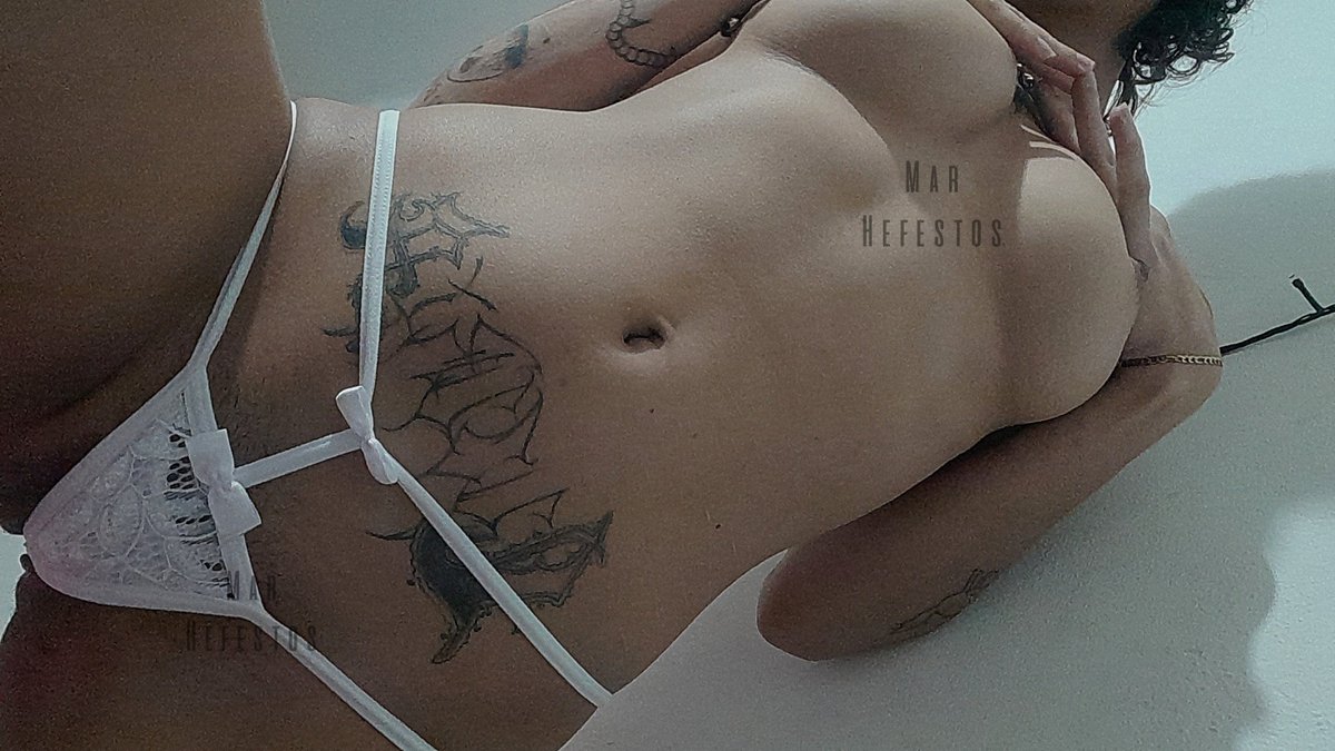 marhefestos's tweet photo. Por los 100 seguidores 🤗
.
.
.
#curvygirl #tattos #girl #tits https://t.co/Va04e3m6M4