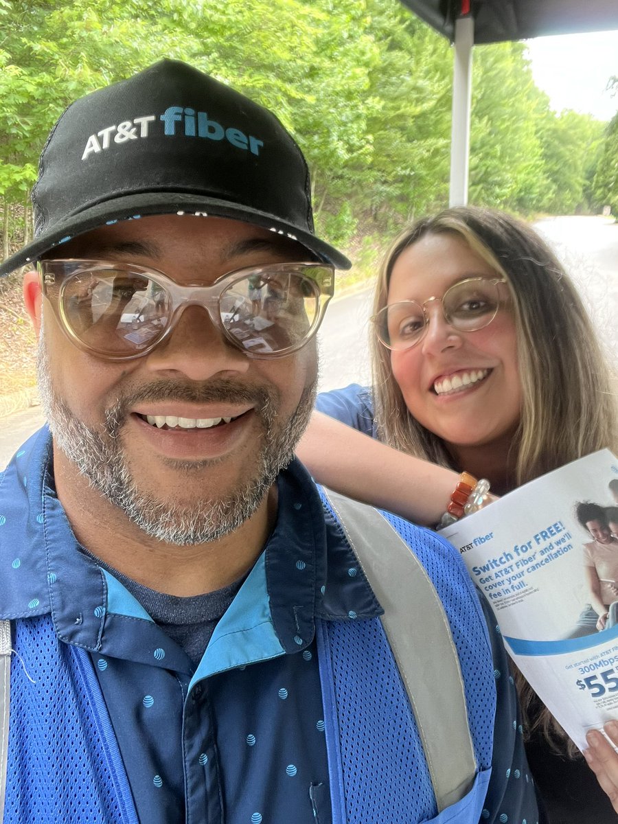 CoachAPacheco's tweet photo. When your bosses neighborhood lights up for fiber you set up in his front yard!!! #SundayFunday 10 New Fiber, 3 Fiber Migrations on Sunday!!!!🤪🤪 @Farzad_Farokhi @DianaUlloa4444 @iamericlang https://t.co/kEVyx92LFl