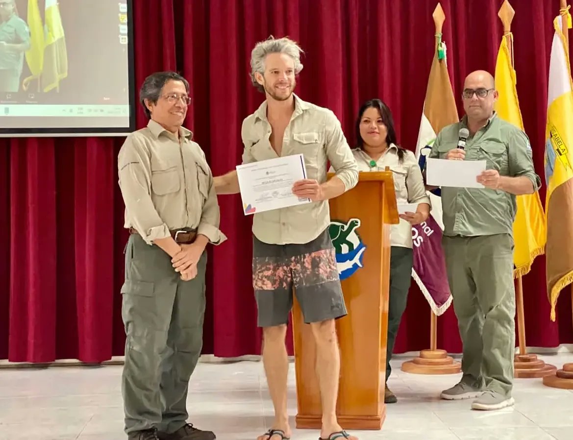 🐢 #Noticia | En el marco de la celebración del Día Mundial de la Tortuga Marina, el Parque Nacional Galápagos llevó a cabo el 2.º Simposio Conservando la Tortuga Marina en la Isla Isabela el pasado viernes 16 de junio.

🧵