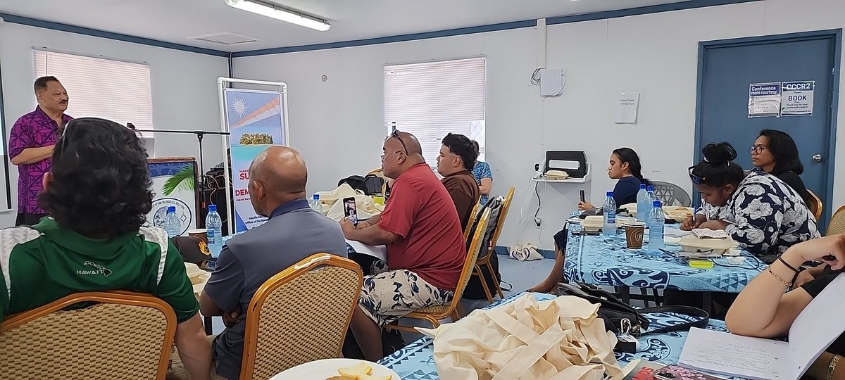 #Pacificmedia solidarity - Despite competition in advertising and breaking news, journalists must stand together on ethics, reporting corruption - historic media meet in Majuro hears from #Tonga, #SolomonIslands media leaders.#Teieniwa #Pacific2050 #ourvoicesourstoriesourpeople