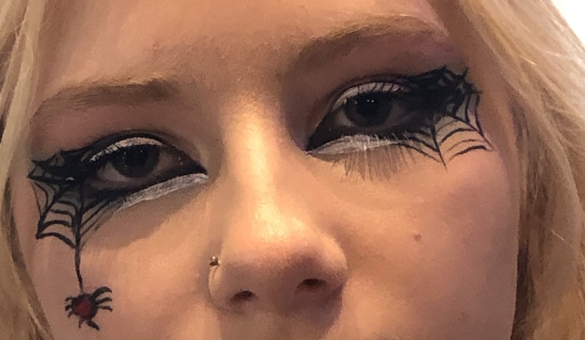 ChrisPride's tweet photo. Okay, this is amazing. Guess what movie we saw based on how my daughter did her makeup… https://t.co/ydtHWkBRMz
