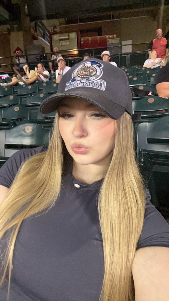 haylie :) tweet media