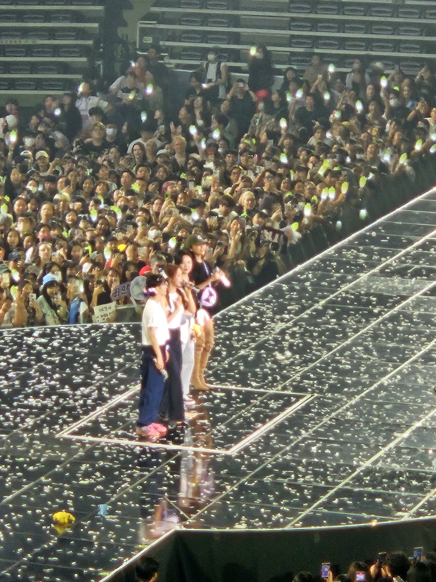 wheepupstar's tweet photo. Stage was unexpectedly closer from my sear, especially the centre stage. Definitely a better experience #MYCON_ENCORE https://t.co/8wduAxeHnN