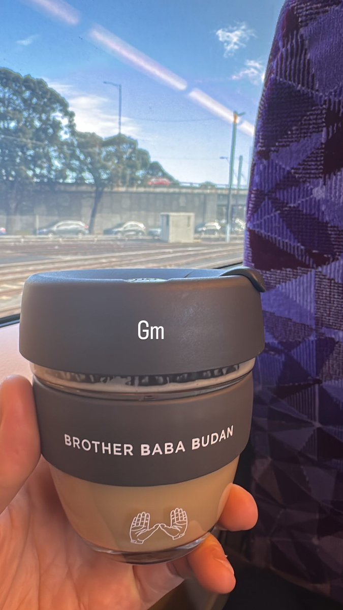 14Taira's tweet photo. 最近は世界的にtakeawaycupの削減を目的として、より環境負荷をかけないために自分でカップを持参してコーヒーや飲み物を買う文化が推進している。自分も初めて買って使ってみて、割引になったり温度もより保てて美味しいのでメリットが多いなと感じてます☕️
keepcupという🇦🇺ブランドおすすめです！ https://t.co/1tWvs2RTxu