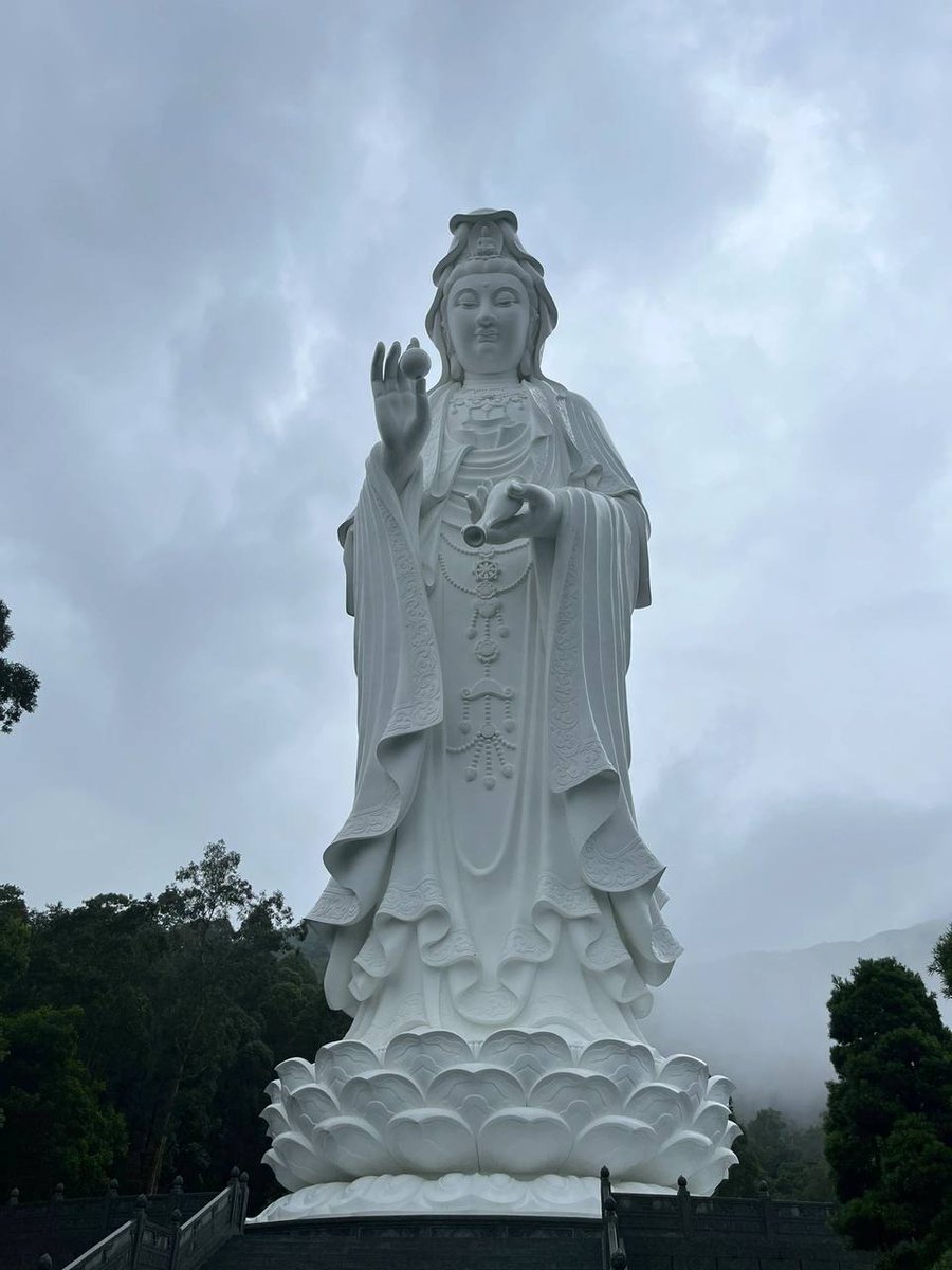 wong_0603's tweet photo. 今週末は、慈山寺で観音菩薩に敬意を表しました。その素晴らしい静けさと平和が心を満たして、内面的な繋がりを深く感じることができました。この静寂の中で、自分自身と向き合う機会を得ることができ、これが真の平和であると気づきました。#慈山寺 #観音菩薩 #感謝 #平和 #静寂 https://t.co/AARJwbvDem