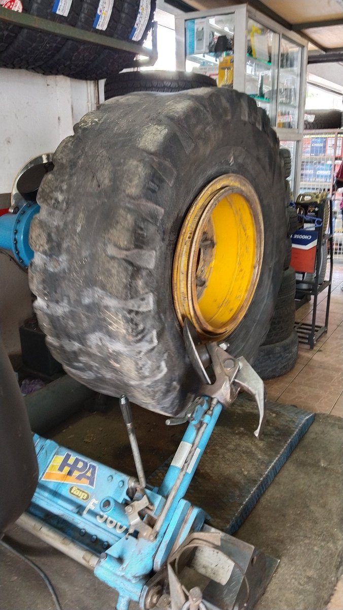 KeRawr on Twitter "Changing tube tire"