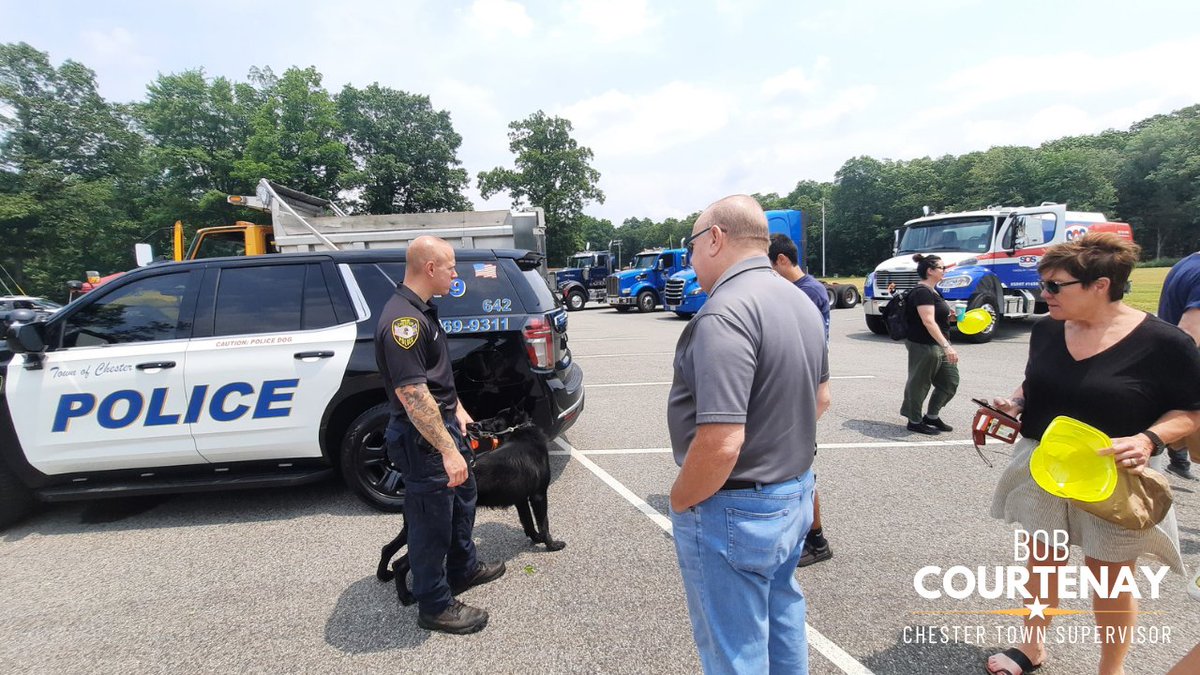 BobCourtenay's tweet photo. Had a great time yesterday with Giuseppe Cassara at the "Touch a Truck" community event as well happy to connect with many residents and police.
We will always back our blue! 🔵🟠
#chesterny #hudsonvalley #chester #NY #TeamChester https://t.co/0Ieem6KXHm
