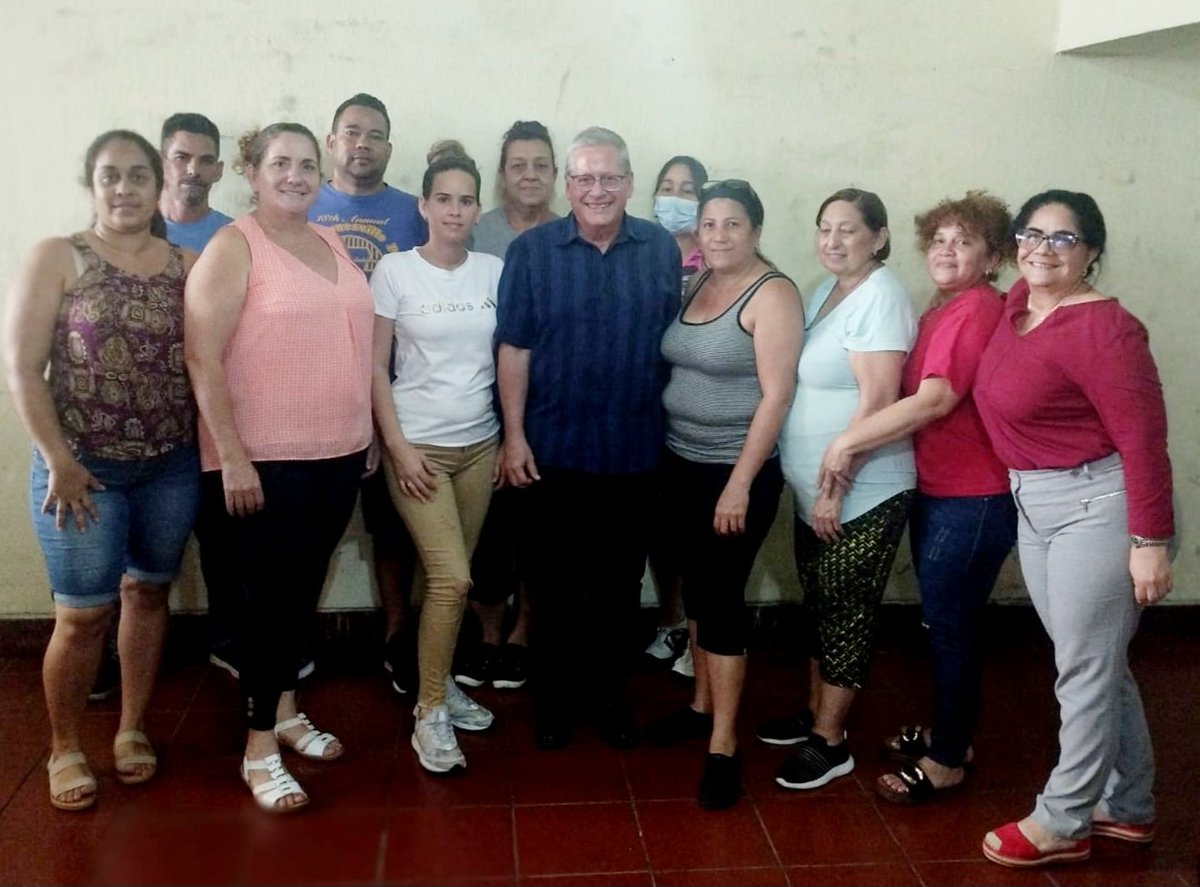 BMC:Villa Nueva se honrra en el dia de hoy con la presencia en nuestra brigada de la Dra : Mariheta Cutiño Rodriguez jefa de la mision medica cubana en Guatemala, la Dra: Marielena Barrero Aguilar jefa de Operacion  Milagro en Guatemala y El Embajador de Cuba en Guatemala.