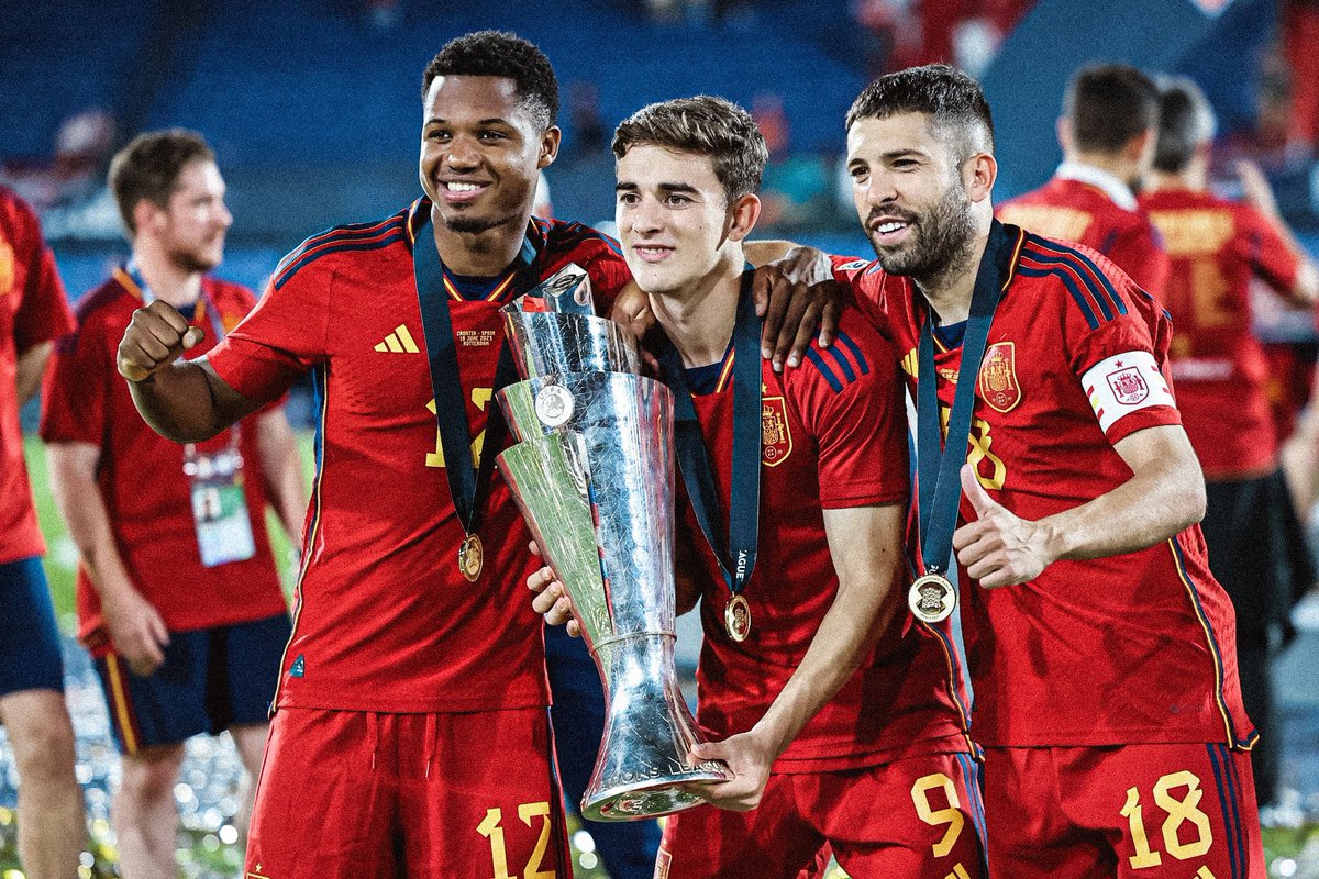 Campeones! Un orgullo formar parte de este grupo 🇪🇸!! Vamos @sefutbol nuestra primera Nations League 🏆