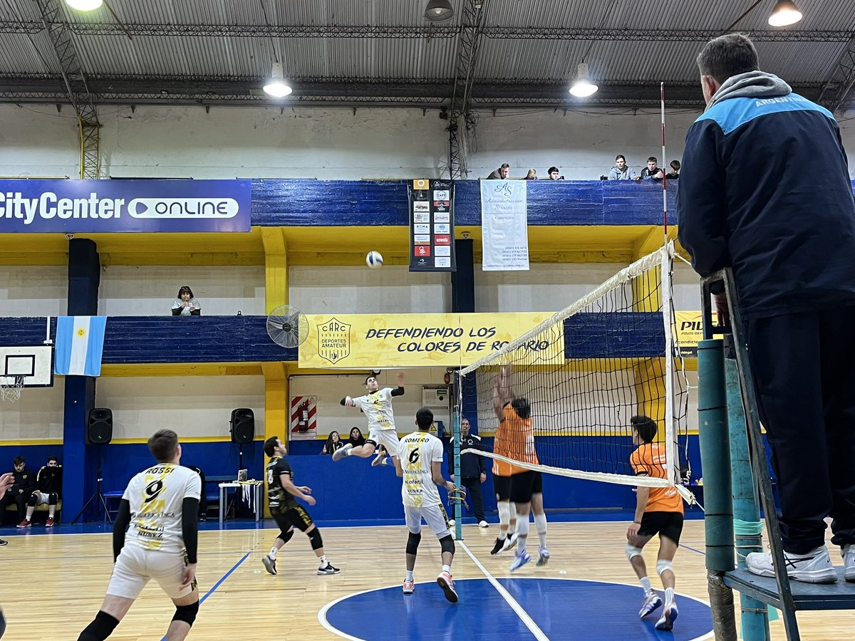 Normal3Voley's tweet photo. ¡Puntaje ideal y clasificación para nuestras primeras!

Te dejamos un resumen de lo que fue el día Domingo 💛🖤 https://t.co/CK1DoJrMce