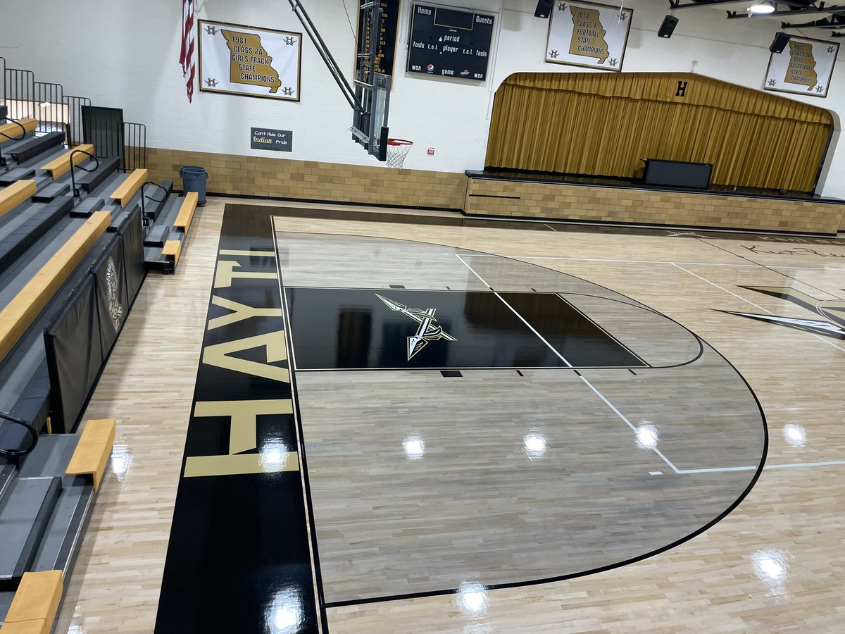 CoachFade's tweet photo. New gym Floor 💪🏾💪🏾 Hayti, Mo https://t.co/jDyKaP8Adb