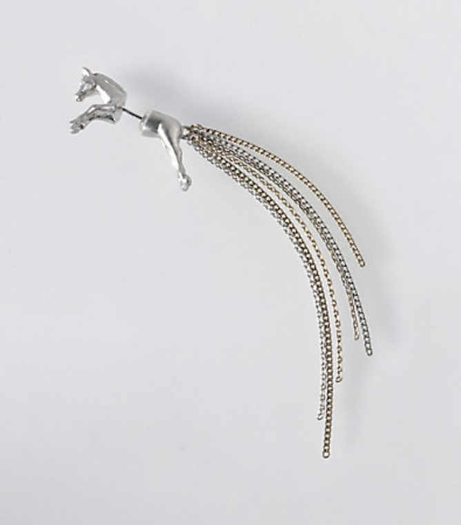 joba_fashionXXI's tweet image. simmonのホーススルーシングルピアス🐴
お色はシルバーとゴールド。
ボディ部分がキャッチになっていて、馬が耳を通り抜けているように見えるデザイン。
シッポ部分のチェーンは動くたびにキラキラと耳元で揺れます✨

click.linksynergy.com/link?id=kWJd3Y…

#ホース #馬ピアス #simmon