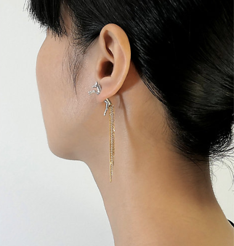 joba_fashionXXI's tweet image. simmonのホーススルーシングルピアス🐴
お色はシルバーとゴールド。
ボディ部分がキャッチになっていて、馬が耳を通り抜けているように見えるデザイン。
シッポ部分のチェーンは動くたびにキラキラと耳元で揺れます✨

click.linksynergy.com/link?id=kWJd3Y…

#ホース #馬ピアス #simmon