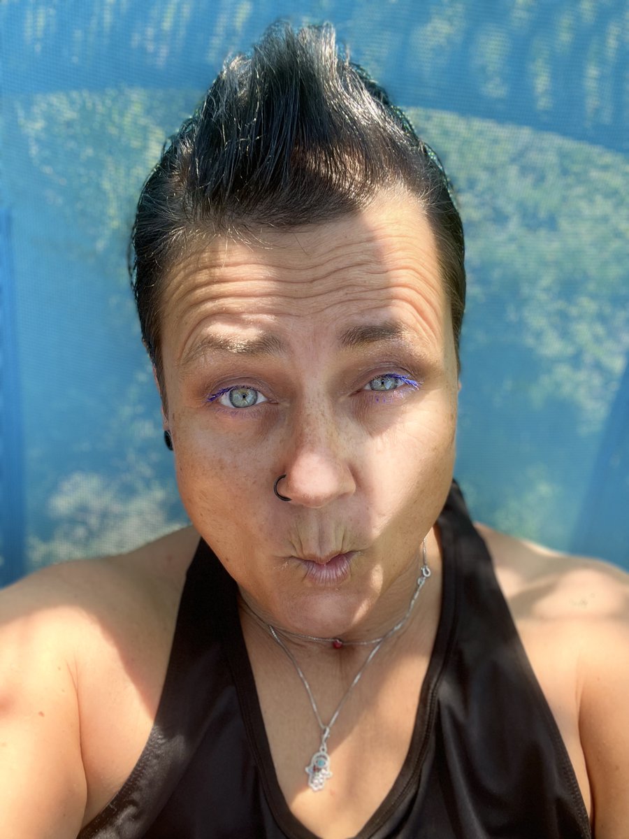 "Scheiss dich nicht an - mach!"

💪💥 Die größten Erfolge warten auf diejenigen, die ihre Ängste überwinden und mutig voranschreiten. Sei der Macher, nicht der Zweifler! Handle, anstatt dich zu fürchten. Das ist der Weg zum Erfolg! 💪 #KeineAusreden #TuEsEinfach" #Erfolg#JustDoIt