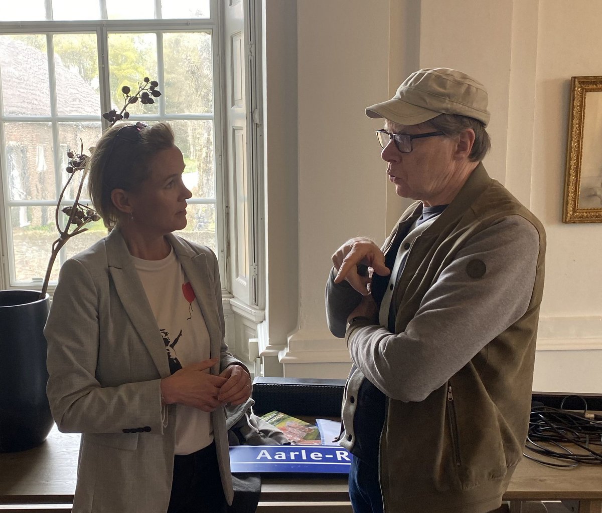 Kommaneukers en zeiken: "Ik verwachtte dat niet in het boek van Arlenius”. <a href="/wimdaniels/">Wim Daniëls</a> stuit op grof taalgebruik uit de 16de eeuw. Luister hier naar #podcast aflevering 2 van ‘Tijdreizen met Wim Daniëls’. 🎧🎤 bhic.fireside.fm/specialarleniu…