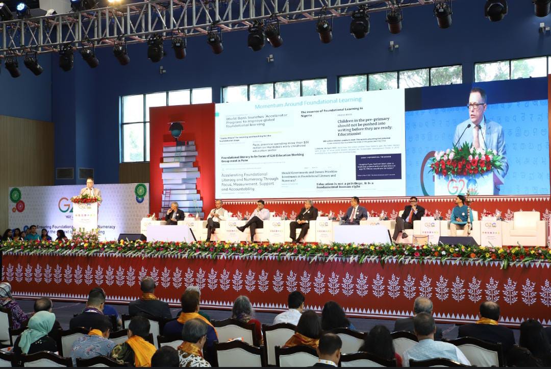 Ministry of Education (@eduminofindia) on Twitter photo #G20India: The #4thEdWG seminar commenced today at Savitribai Phule Pune University.
Hon'ble MoS Shri <a href="/RanjanRajKuma11/">Dr. Rajkumar Ranjan Singh</a>, Hon'ble Minister Shri <a href="/CHDadaPatil/">Chandrakant Patil</a>, Higher & Technical Education, Maharashtra, Shri <a href="/sanjayjavin/">Sanjay Kumar</a>, Secretary, School Education and G20 Delegates graced the #G20India: The #4thEdWG seminar commenced today at Savitribai Phule Pune University.
Hon'ble MoS Shri <a href="/RanjanRajKuma11/">Dr. Rajkumar Ranjan Singh</a>, Hon'ble Minister Shri <a href="/CHDadaPatil/">Chandrakant Patil</a>, Higher & Technical Education, Maharashtra, Shri <a href="/sanjayjavin/">Sanjay Kumar</a>, Secretary, School Education and G20 Delegates graced the