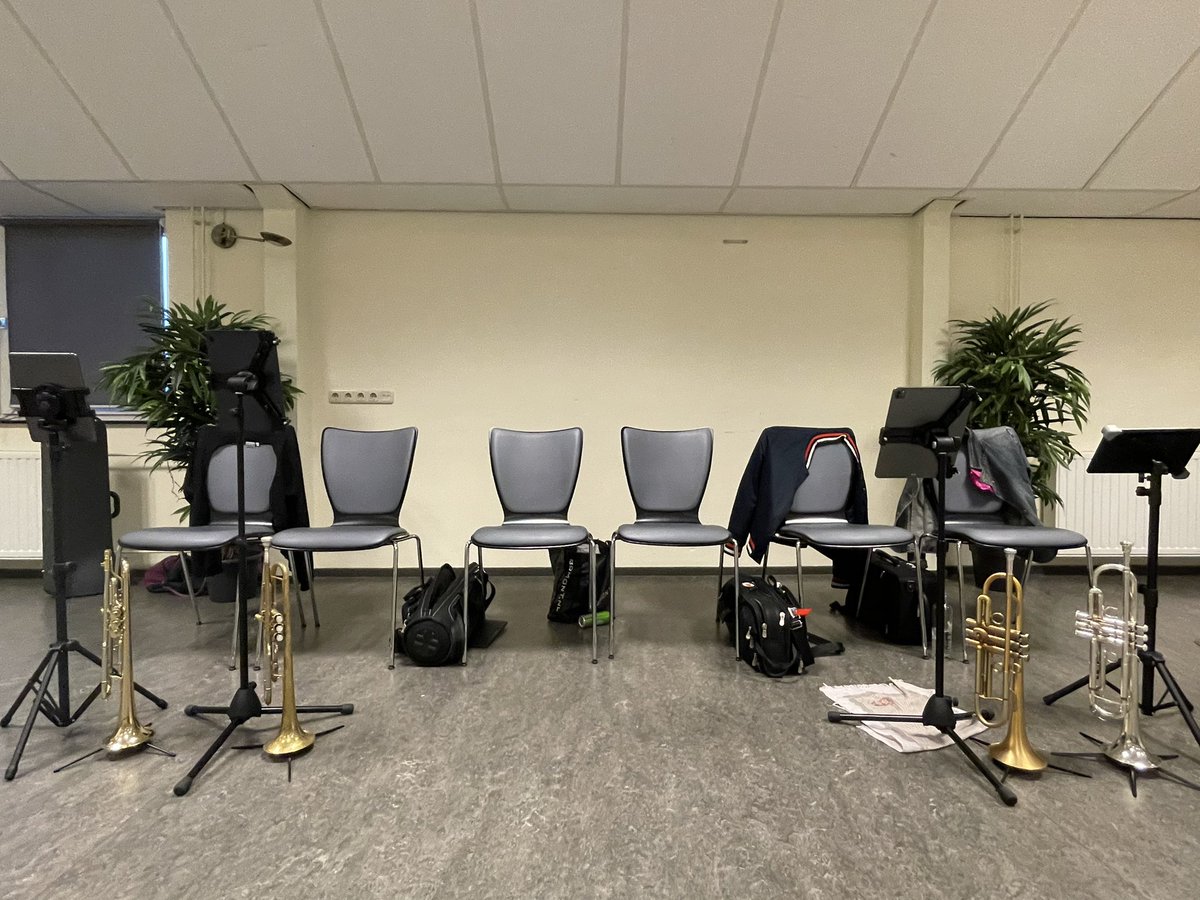 Pannelappen's tweet photo. Speel jij trompet, of ken jij iemand die trompet speelt? Wij hebben sinds kort 2 vacatures. Als je beschikbaar bent op vrijdagavond en zin hebt in gezellige optredens, stuur ons een dm. https://t.co/oLHbTtnKKs