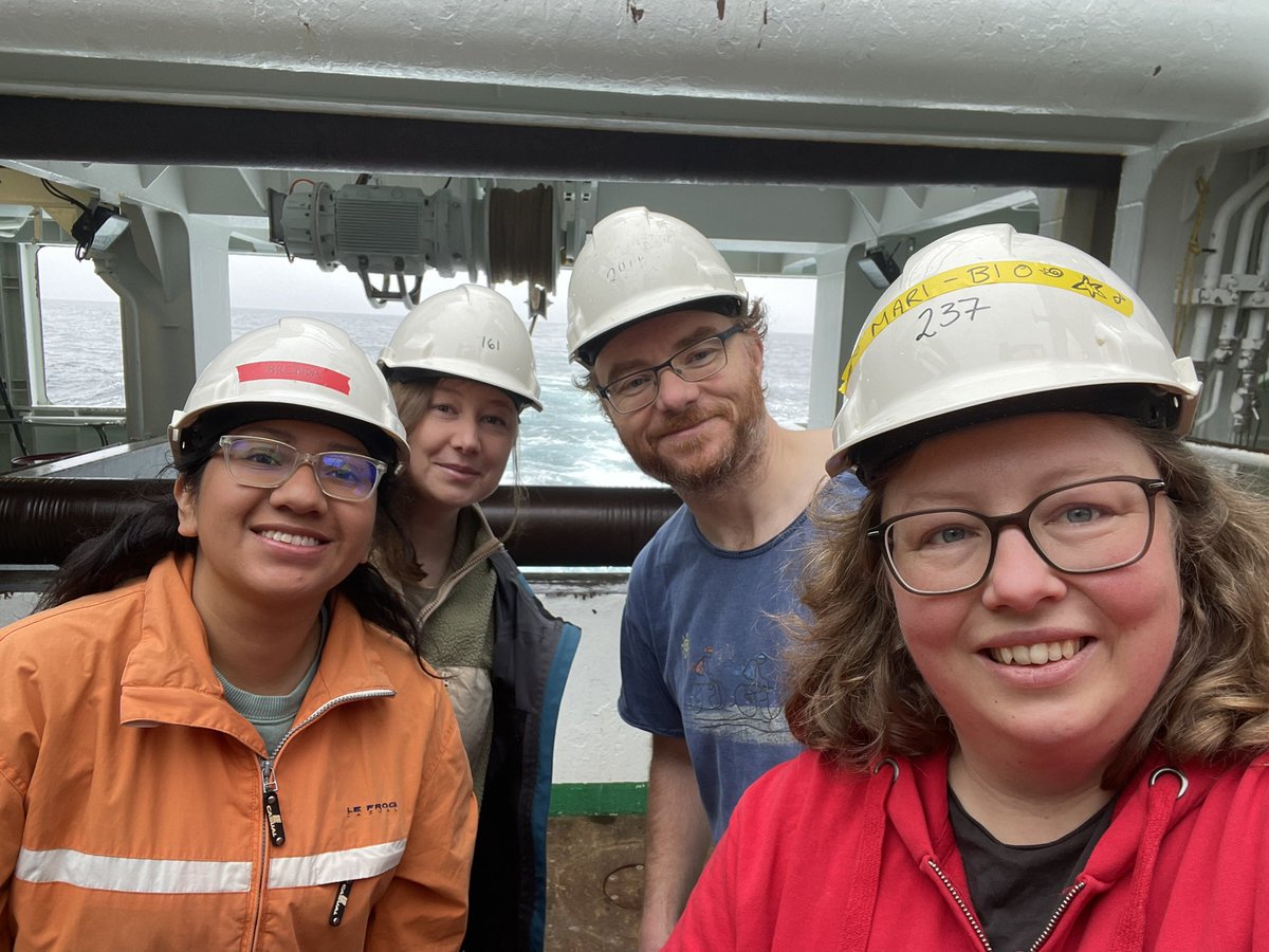 Team macrofauna checking out from the #CDeepSea23 cruise, very happy with our catch from Arctic #deepseavents 🌋🪱 🐌 @CDeepSea @EcoSafeRidge @BioUiB @SDGbergen @UiBmatnat