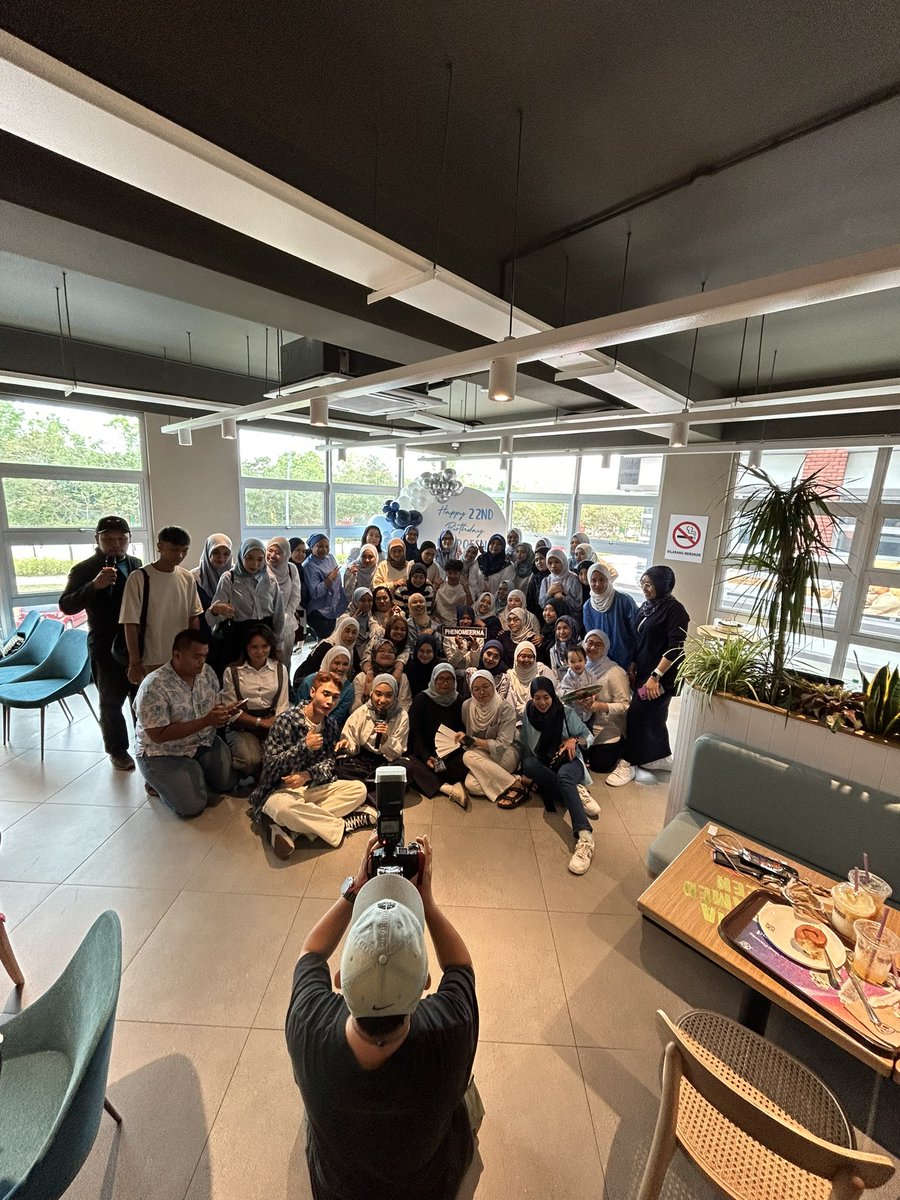 el_puding's tweet photo. #meerqeentroopers #phenomeerna yg nak all the pictures from my phone semalam boleh dm ig : el.paccito 

cc @meltqeen #happymeerqeenday https://t.co/7hcqzj6Z1i