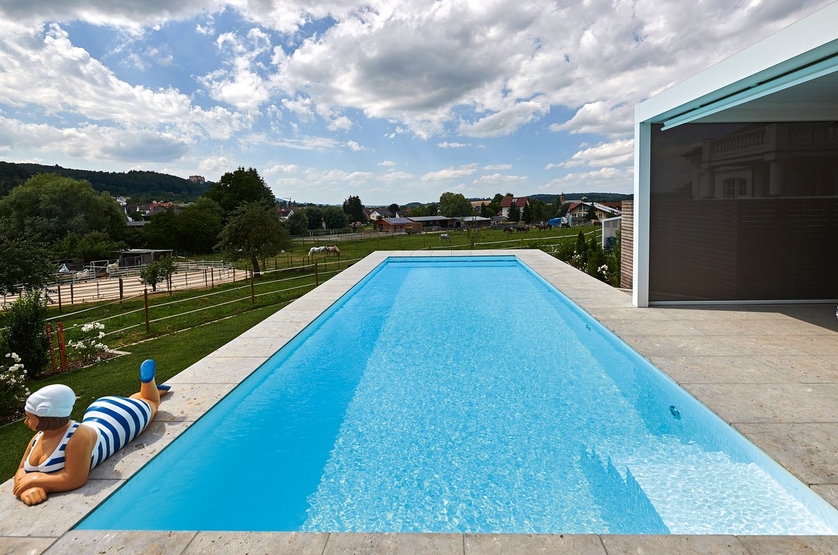 PoolMagazin's tweet photo. Neue Woche - neue Projektvorstellung 💦 Dieser Pool wurde von der SSF Schwimmbad GmbH perfekt in den Hang gebaut. Alle Details im Artikel auf: 
https://t.co/ewZeNyG0DF

#pool #poolmagazin #poolbau #swimmingpool #outdoorpool #poolamhang #hausbau #poolbauen https://t.co/jtIQuqNcRW
