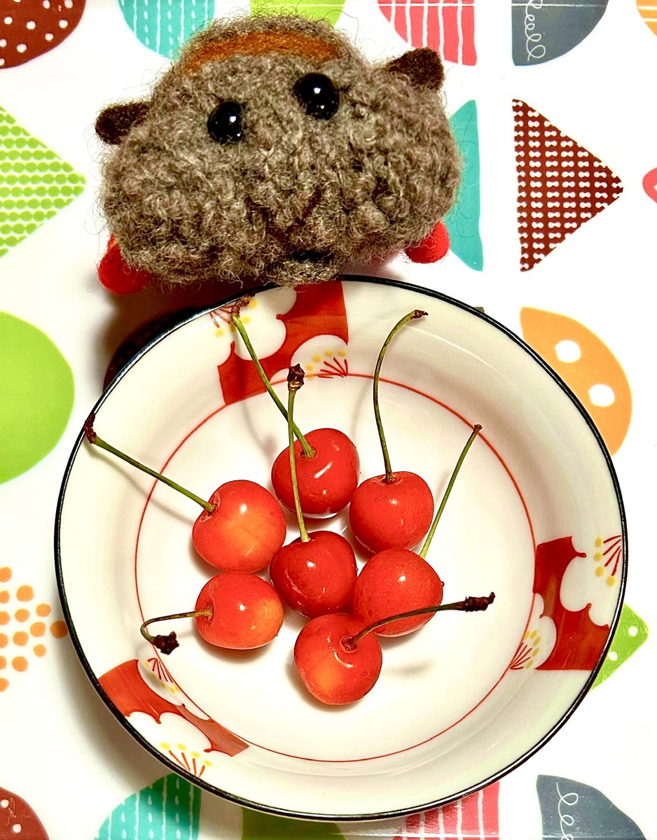 「さくらんぼ美味しいねぇテディちゃん」|あさだみほのイラスト