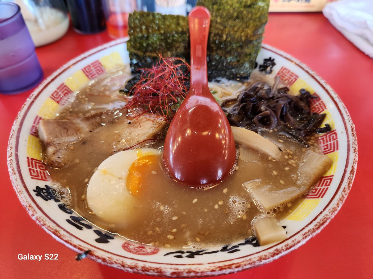 大分に戻って初。7年ぶりくらいの、トラの夢。一時期スープが濃すぎるようになっていたけど、今日のは美味かった。トラの夢ができる前の一骨家の味に近いような。ご馳走様でした。
#トラの夢 #大分ラーメン