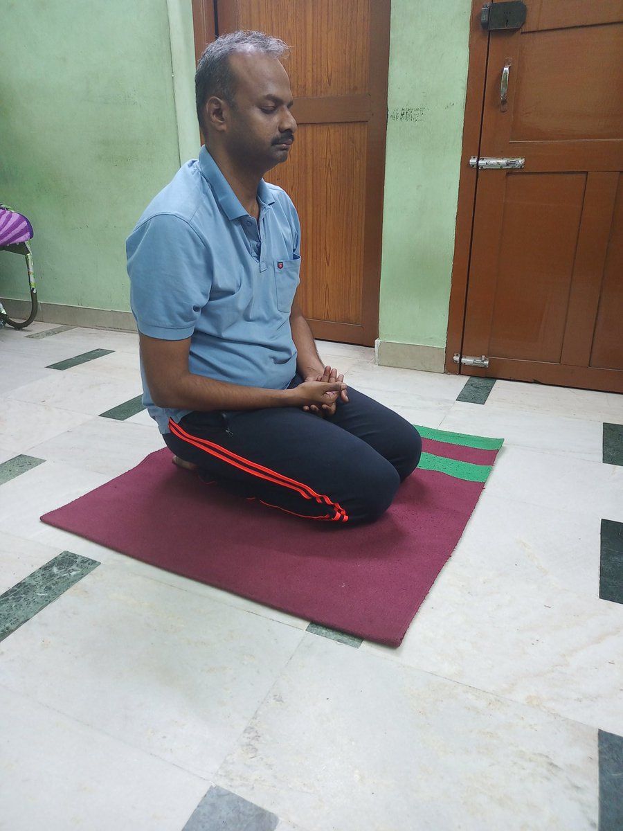 tweetsofpradeep's tweet photo. In another 2๏ธโฃ days, #InternationalDayofYoga2023 will be celebrated all over the world.
In the first picture, @tweetsofpradeep sits in ๐ฉ๐ฎ๐ท๐ฟ๐ฎ๐๐ฎ๐ป๐ฎ or #ThunderboltPose
Vajra means diamond ๐. It also represents ๐๐ต๐๐ป๐ฑ๐ฒ๐ฟ๐ฏ๐ผ๐น๐ weapon carried by Lord Indra. The traditions in the land of Bharat considered Vajra to represent firmness of spirit and spiritual power.
The Vajra is a powerful weapon having the combined features of sword, mace, and spear. It was created out of hard thigh bones of ๐๐ฎ๐ด๐ฒ ๐๐ฎ๐ฑ๐ต๐ถ๐ฐ๐ต๐ถ, who gave up his life willingly for a noble cause so that his spine could be used to build the weapon.
#InternationalDayofYoga
๐๐ถ๐๐ฐ๐น๐ฎ๐ถ๐บ๐ฒ๐ฟ:
This #ThunderBoltPose in the image is a gesture to make people understand a basic #Yoga Asana. Never imitate. Learn from a certified yoga instructor or a spiritual master
Image 2 Source: @IndiaArtHistory
Image 3 Source: Hindupad Website