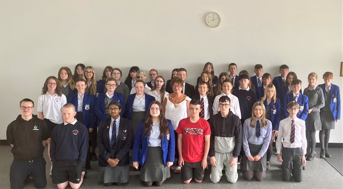 Pupils from <a href="/larnegrammar/">Larne Grammar School</a>, @StKillians &amp; Roddensvale School enjoyed a Shared Education mosaic workshop. Led by local artist, Janet Crymble &amp; facilitated by <a href="/mea_bc/">Mid and East Antrim Borough Council</a>, pupils worked on small parts of a bigger mosaic to be displayed in Larne Town Centre

larnegrammar.org.uk/News/Shared-Ed…