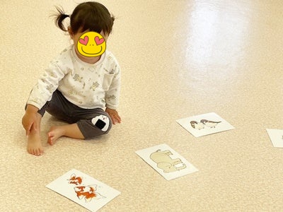 音楽と一緒に、言葉や、ものの名前を、絶賛おぼえ中♫
家でも、自分でタンバリンを出してきて、楽しそうに叩いているそうです。嬉しい♫
　
#枚方市リトミック教室　#リトミック枚方 ＃枚方