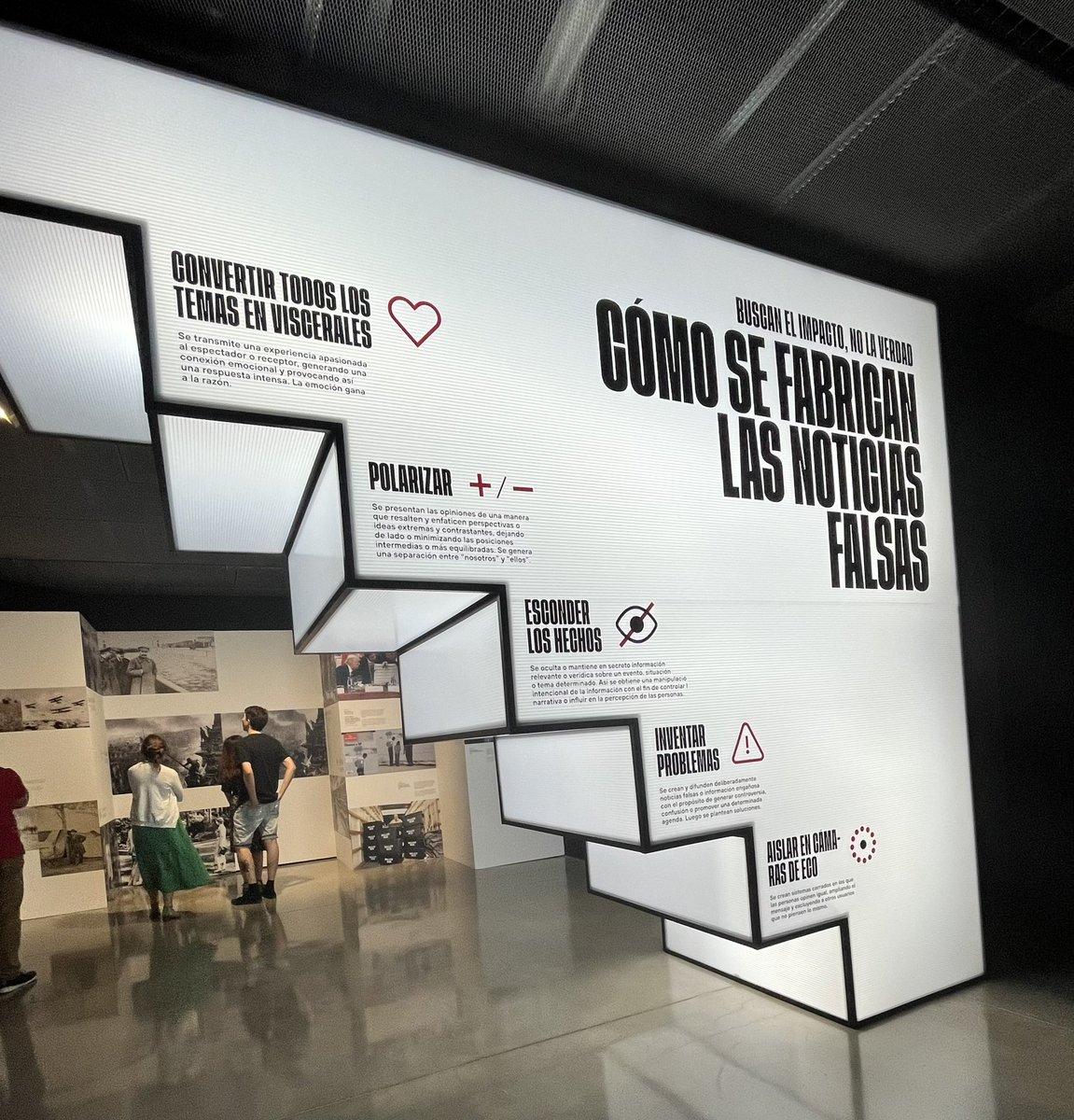 Genial exposición en <a href="/fundacionTef/">Fundación Telefónica</a>  en Madrid sobre las fake news. Muy recomendable!