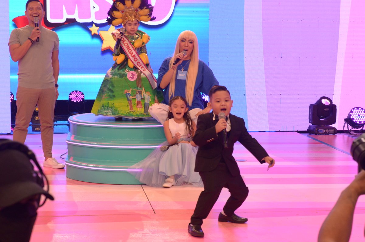 itsShowtimeNa's tweet image. 🤣Paano yown Jaze? #MiniMsUonShowtime

Subscribe na sa youtube.com/@itsShowtimeNa
Follow us on Tiktok tiktok.com/@itsShowtimeNa