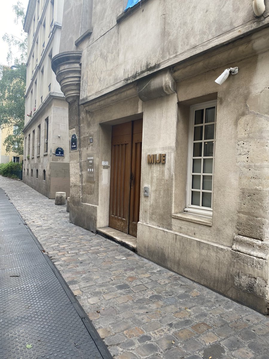 #TWSFrance23 is headed out for one last adventure! We are on our way to the famous Père Lachaise.