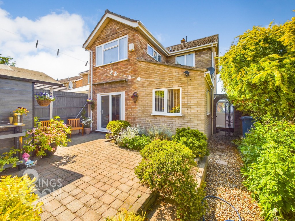 Semi-Detached Home | Substantial Corner Plot | Detached Double Garage | Scope to Extend Further (stp) | Three Bedrooms – En Suite to Main | Close to Amenities in Costessey

Guide Price £315,000
📍 Woodhill Rise, Costessey
🏡 View Full Details Here: ow.ly/m2mG50ORkq3