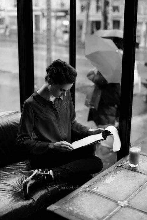 C'è chi passa la vita a leggere senza mai riuscire ad andare al di là della lettura...

     ~ José Saramago 

#FotoConLibri a #CasaLettori