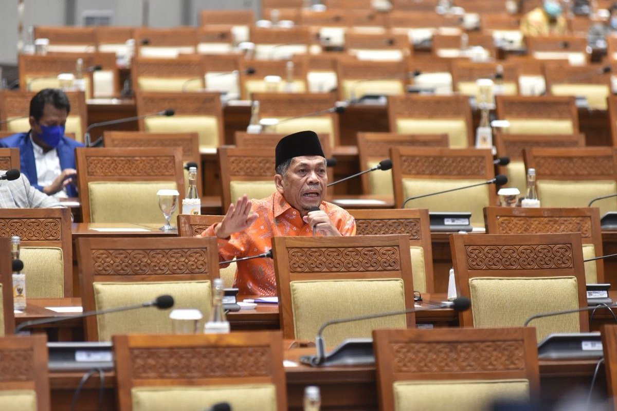 <a href="/AfifFuadS/">Afif Fuad Saidi</a> Jawab y, 

1. Pak Iskan betul Aleg Komisi 8, Panitia Kerja (Panja) Haji. InsyaAllah paham dan tau proses pembahasan haji bersama Kemenag, termasuk catering. Just info Pak Iskan loh yg usulkan di masa covid para jamaah makan 3 x sehari, khawatir sulit mencari makan ketika itu