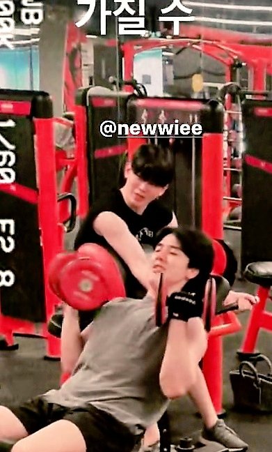 tpwkx_'s tweet image. #Armwc IG

#Newwiee #dunknatachai 🏋🏻‍♂️🏋🏻