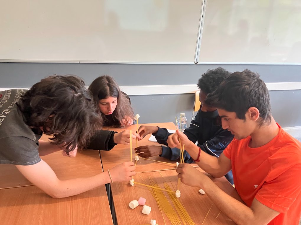 ChelseaAcadMAT's tweet photo. Y10 had an inspiring day on Saturday at @UrbanScholarsBr with the first session from Francesca Danmole focusing on evaluating a situation, assessing what needs to change, and not being afraid to ask for help (via marshmallows and spaghetti, of course)! https://t.co/v1bxLG64LS
