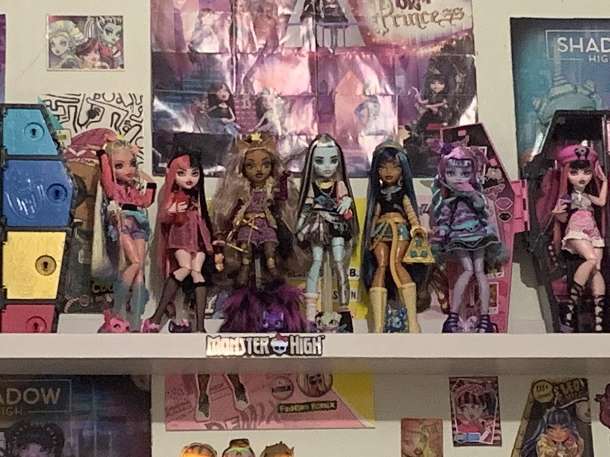 🤬 on Twitter "funky junky kmart shelf held up with 2 screws in my thin