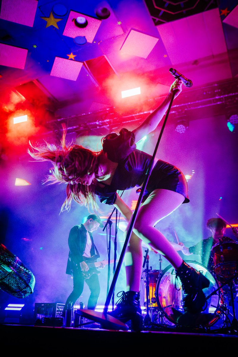 Lauren Mayberry tweet media