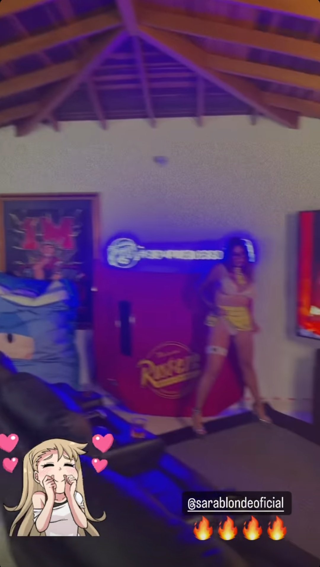 X-এ ☠WestCOL Updates☠: ⭐ | West prestó su set up para que grabarán un  vídeo porno de Sara Blonde Se confirma también la participación del creador  de contenido y streamer @ELCHANTYYT 🍼