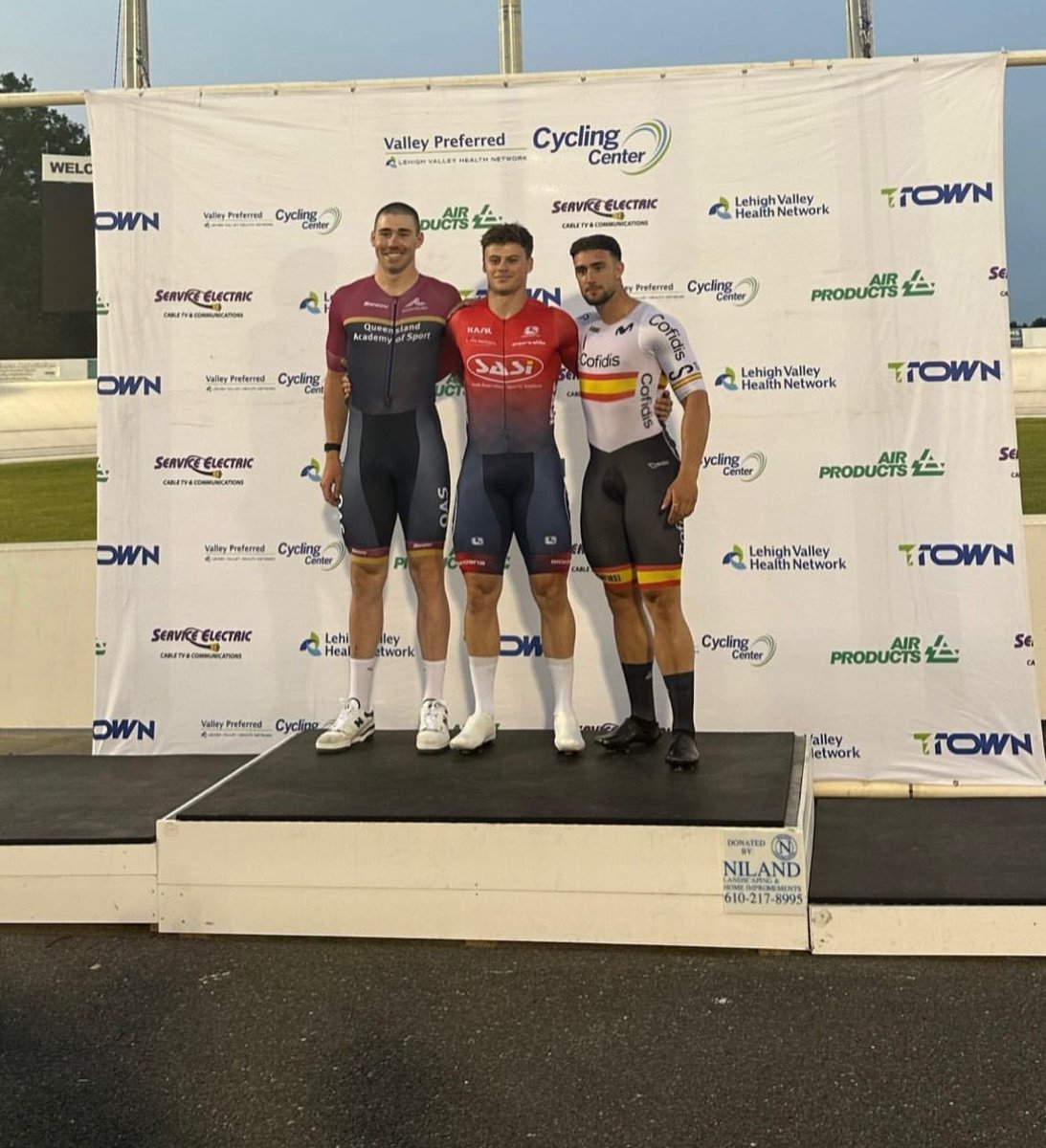 🇺🇸 Dos cuartos puestos en velocidad y un bronce en keirin para <a href="/alejandroc2c/">Alejandro Martínez</a> Martínez en Trexlertown, que da un paso de gigante hacia el Mundial Glasgow
trackpiste.com/2023/06/dos-cu…